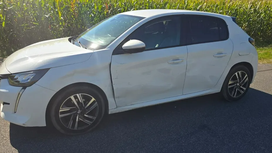 PEUGEOT 208 -