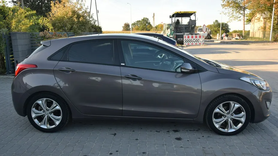 HYUNDAI i30 -