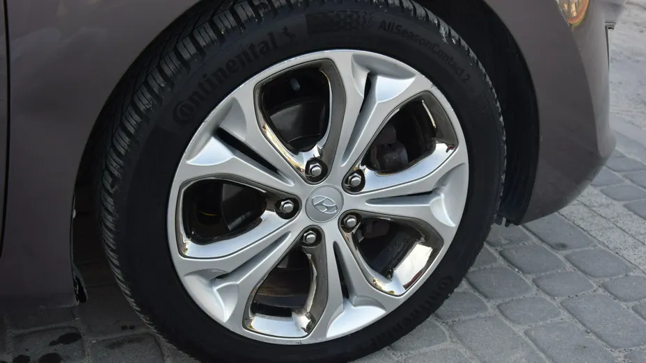 HYUNDAI i30 -