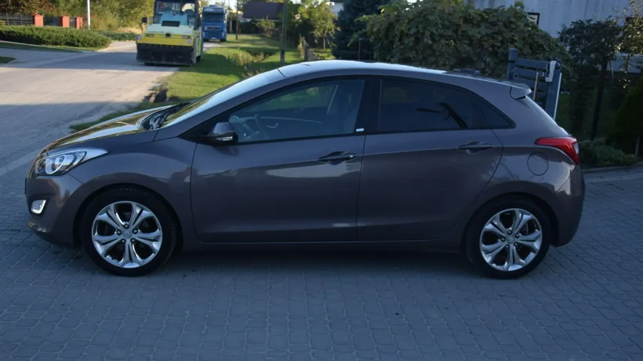 HYUNDAI i30 -