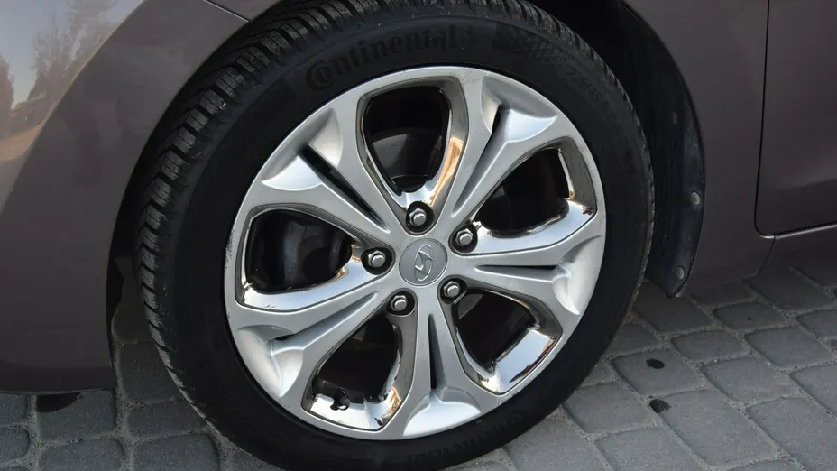 HYUNDAI i30 -