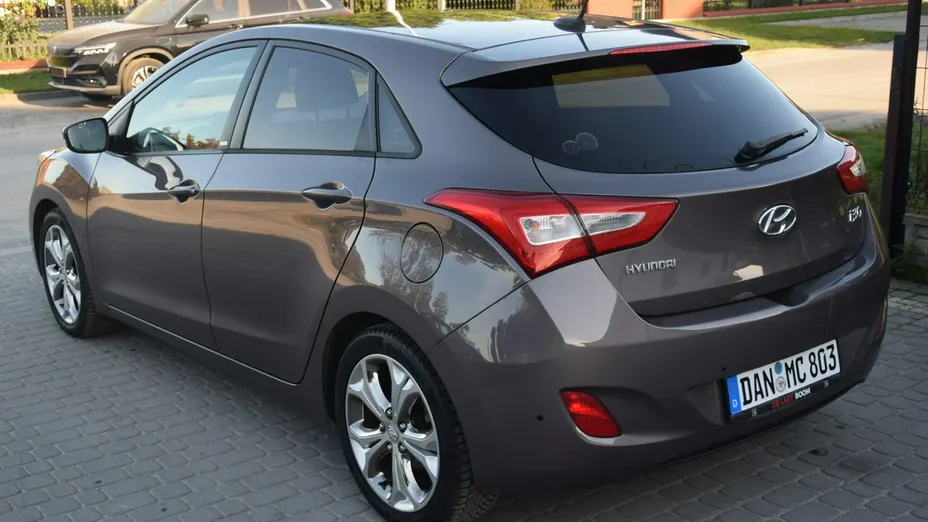 HYUNDAI i30 -