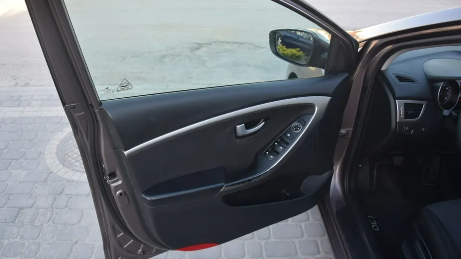 HYUNDAI i30 -