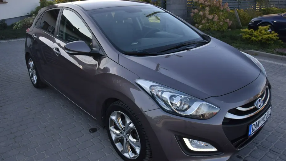 HYUNDAI i30 -