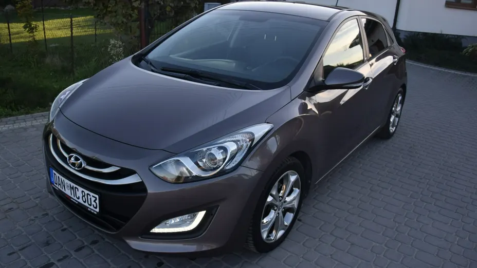 HYUNDAI i30 -