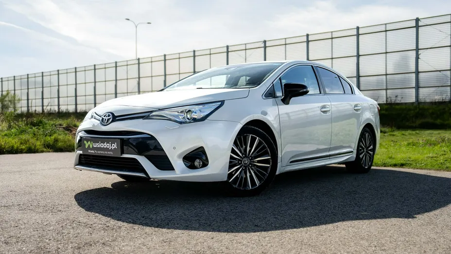 TOYOTA Avensis -