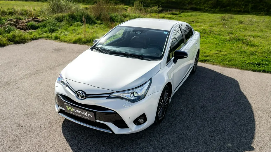 TOYOTA Avensis -
