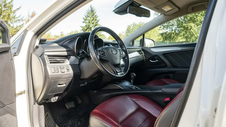 TOYOTA Avensis -