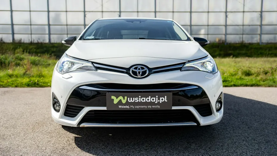 TOYOTA Avensis -