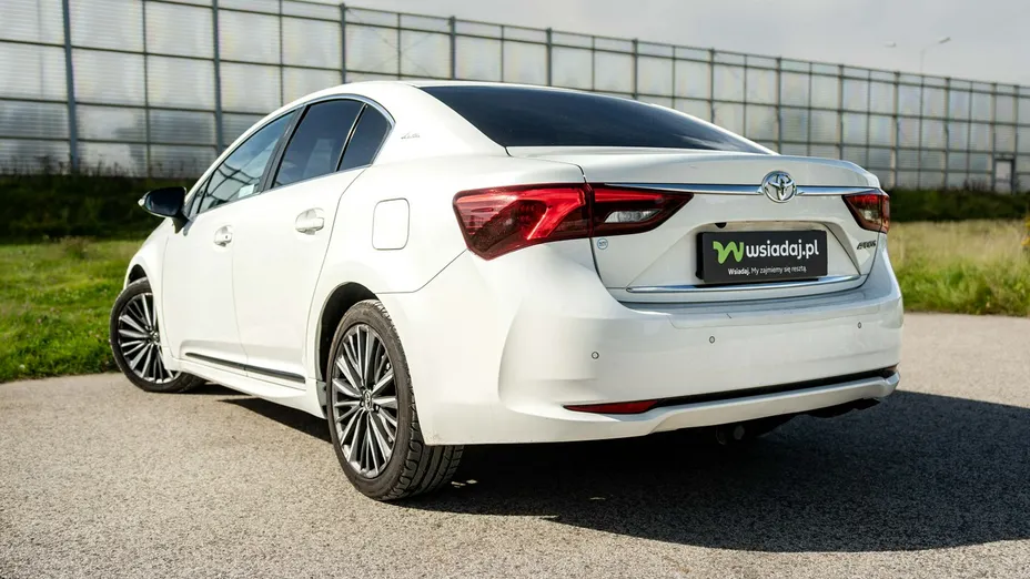 TOYOTA Avensis -