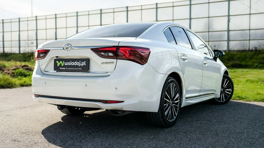 TOYOTA Avensis -