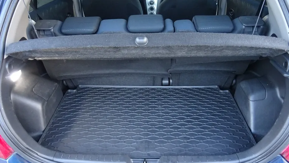 TOYOTA Yaris -