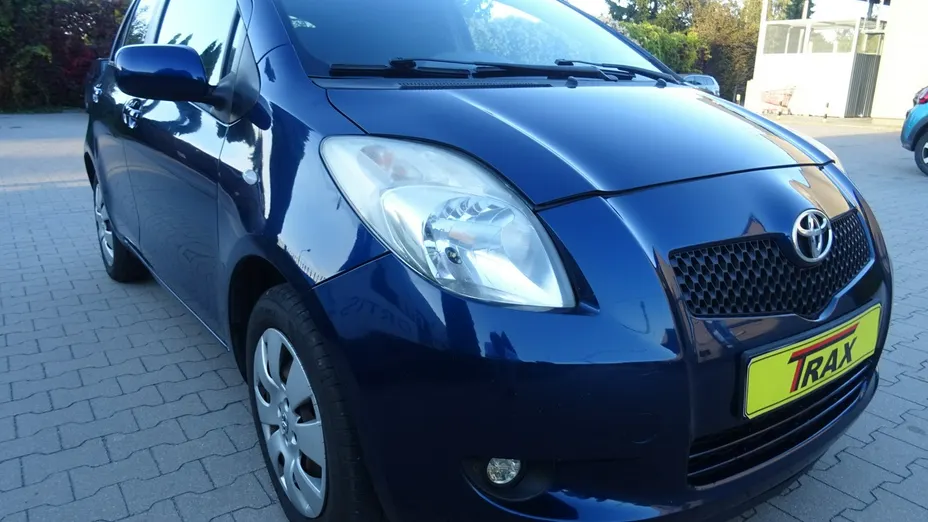 TOYOTA Yaris -