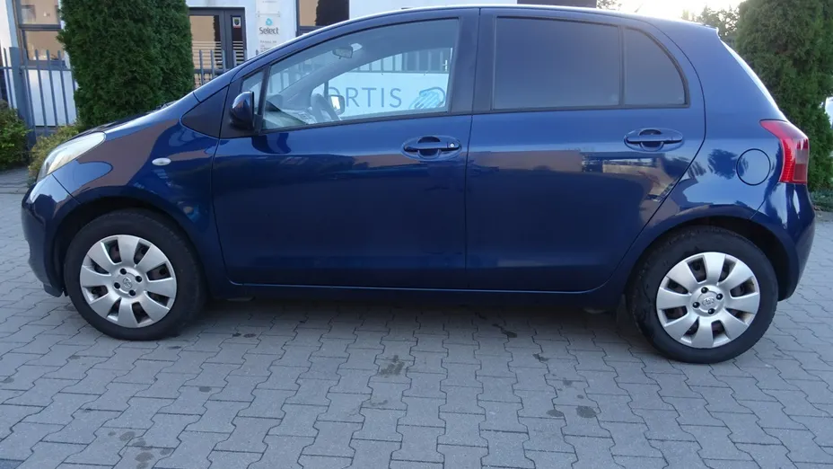 TOYOTA Yaris -