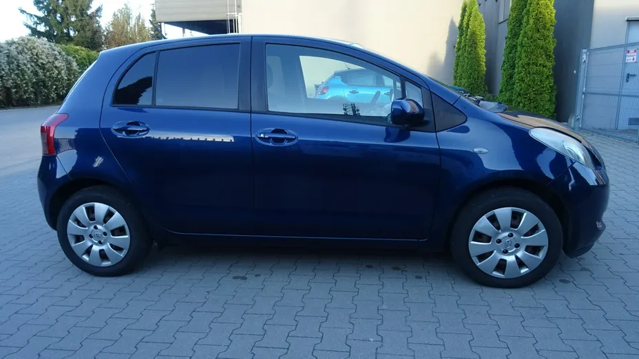 TOYOTA Yaris -