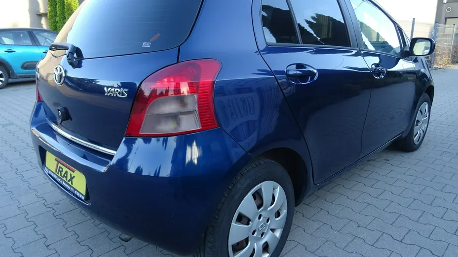 TOYOTA Yaris -