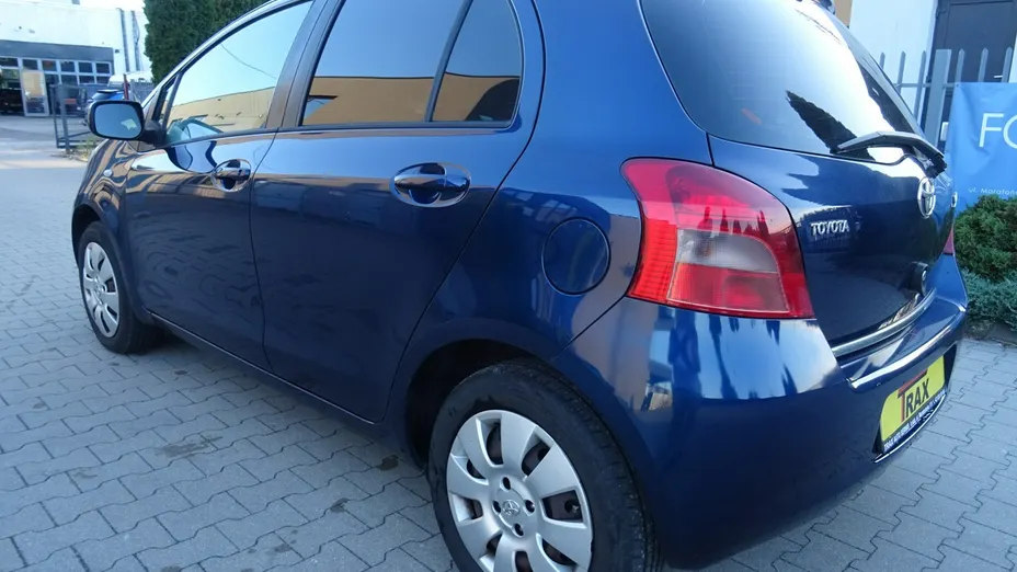 TOYOTA Yaris -