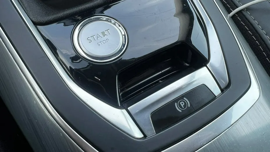 PEUGEOT 308 -