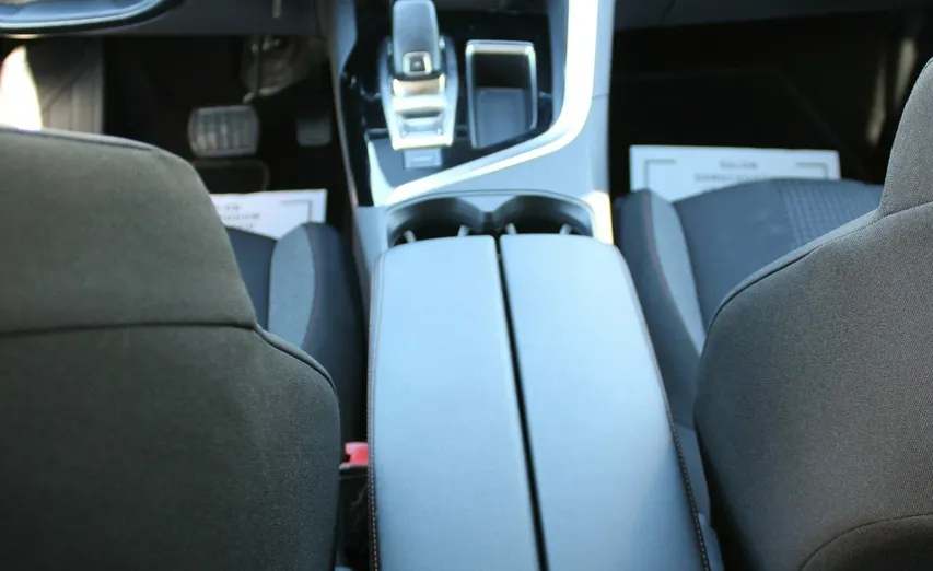 PEUGEOT 3008 -