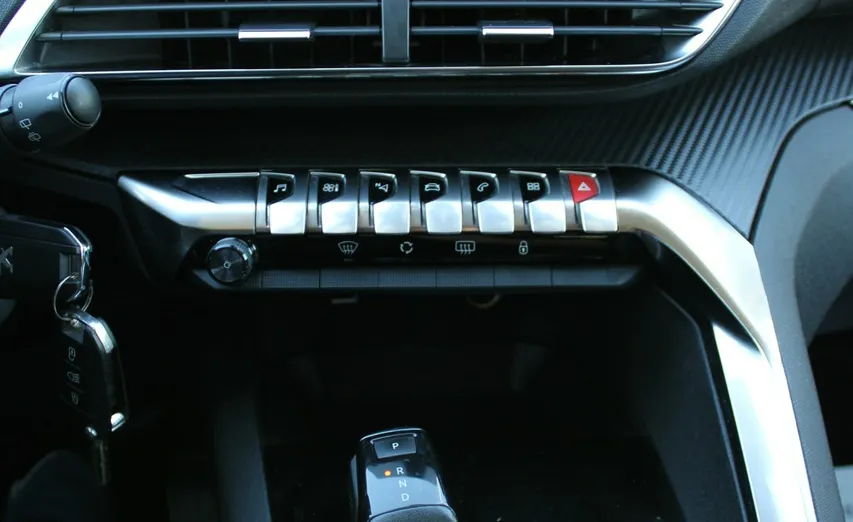 PEUGEOT 3008 -