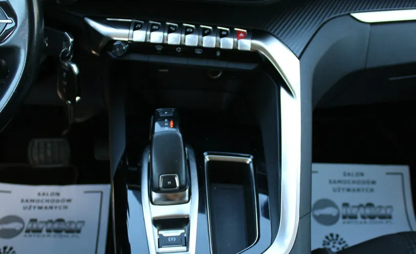 PEUGEOT 3008 -