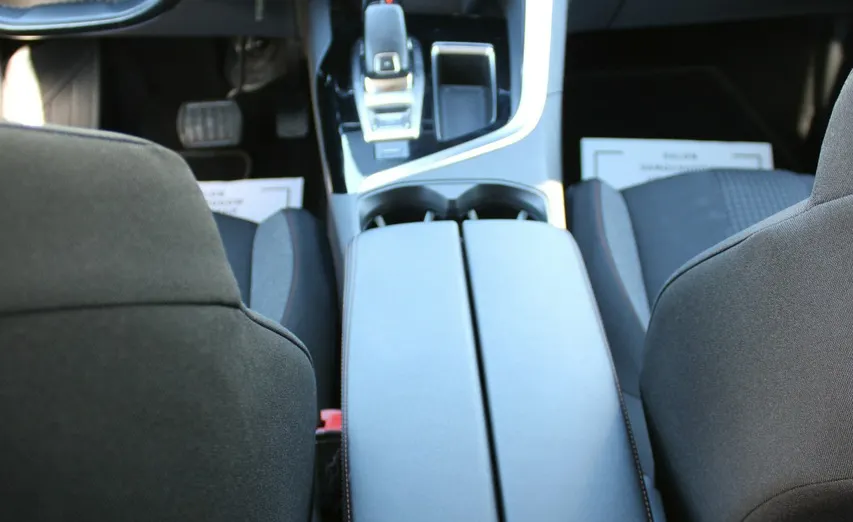 PEUGEOT 3008 -