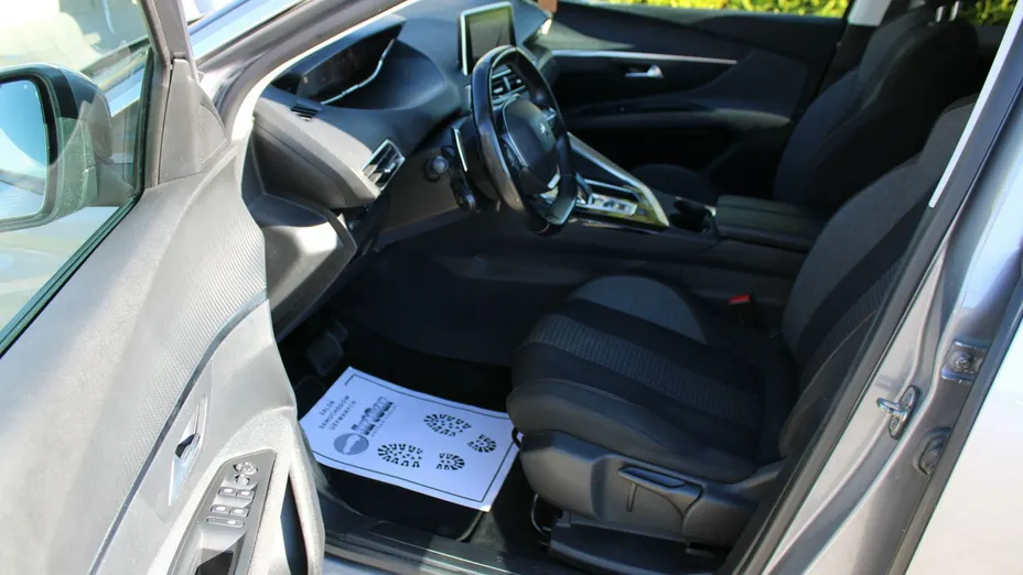 PEUGEOT 3008 -