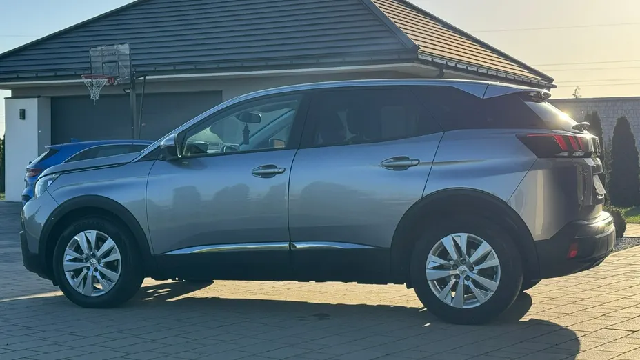 PEUGEOT 3008 -