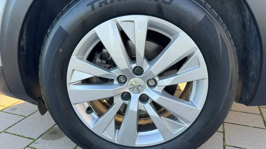 PEUGEOT 3008 -