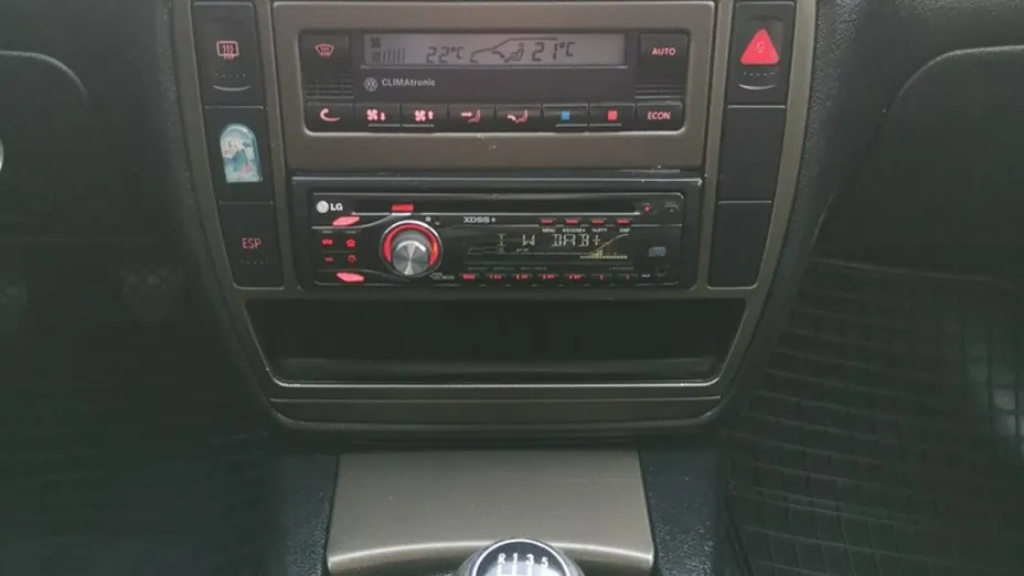VOLKSWAGEN Passat -