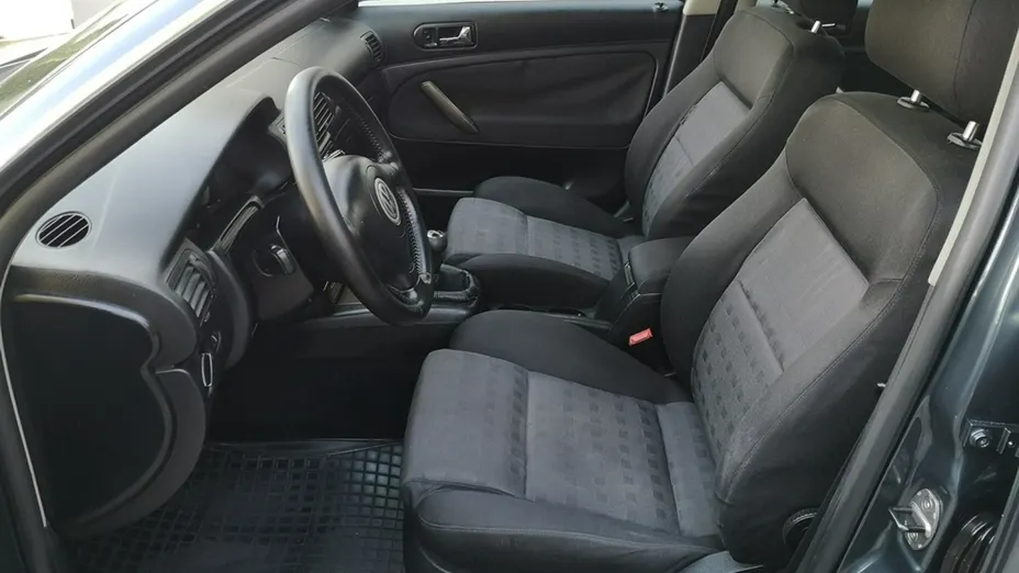 VOLKSWAGEN Passat -