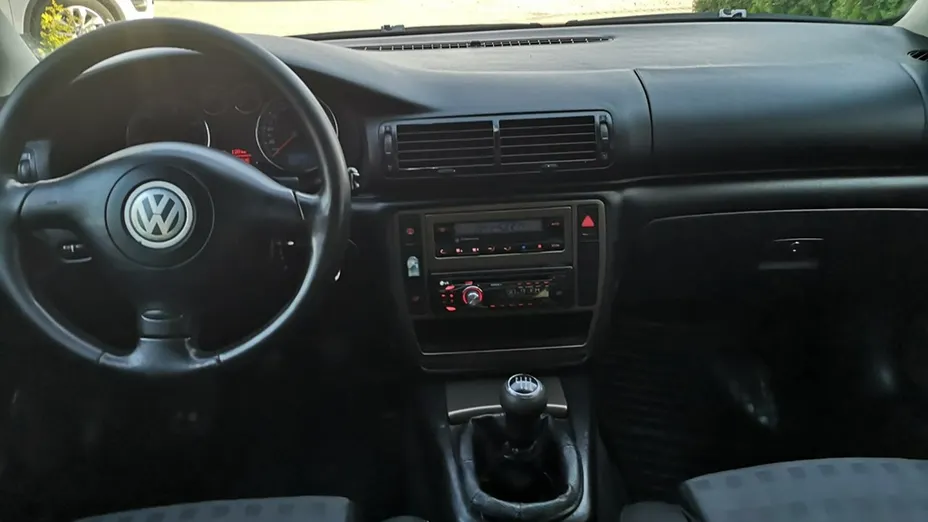 VOLKSWAGEN Passat -