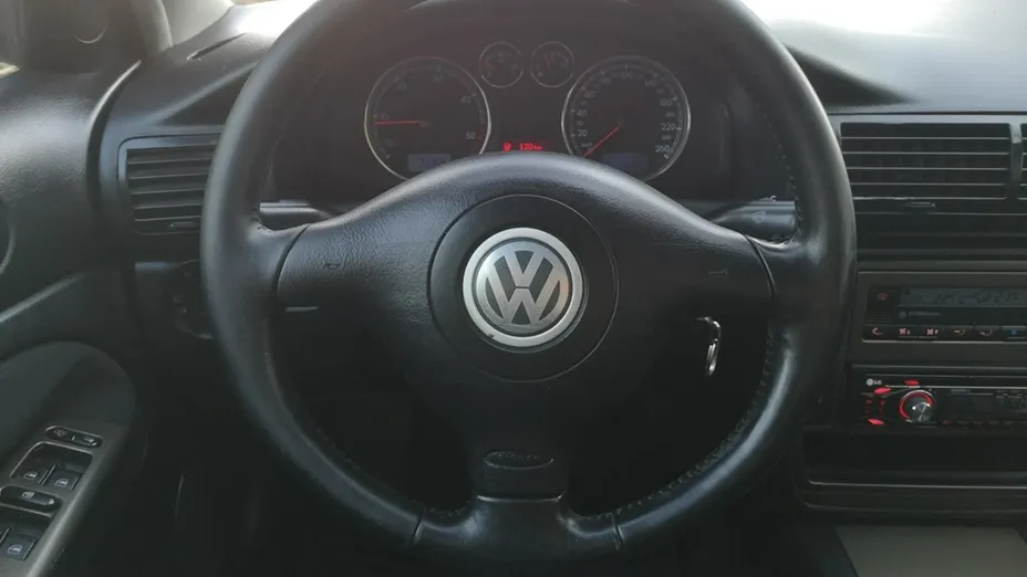 VOLKSWAGEN Passat -
