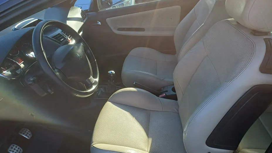 PEUGEOT 207 -