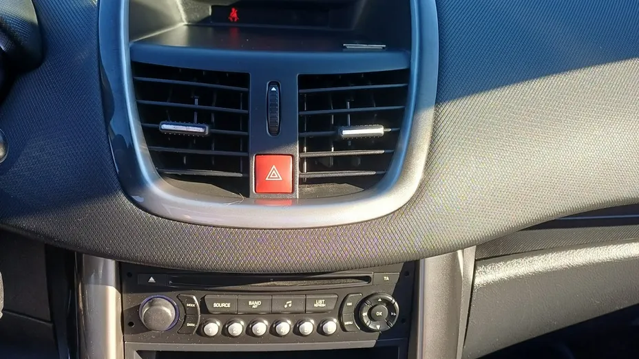 PEUGEOT 207 -