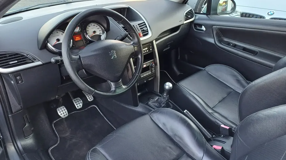 PEUGEOT 207 -