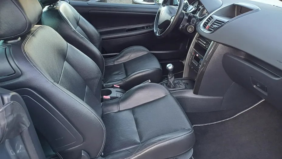 PEUGEOT 207 -