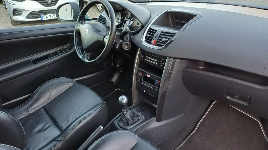 PEUGEOT 207 -