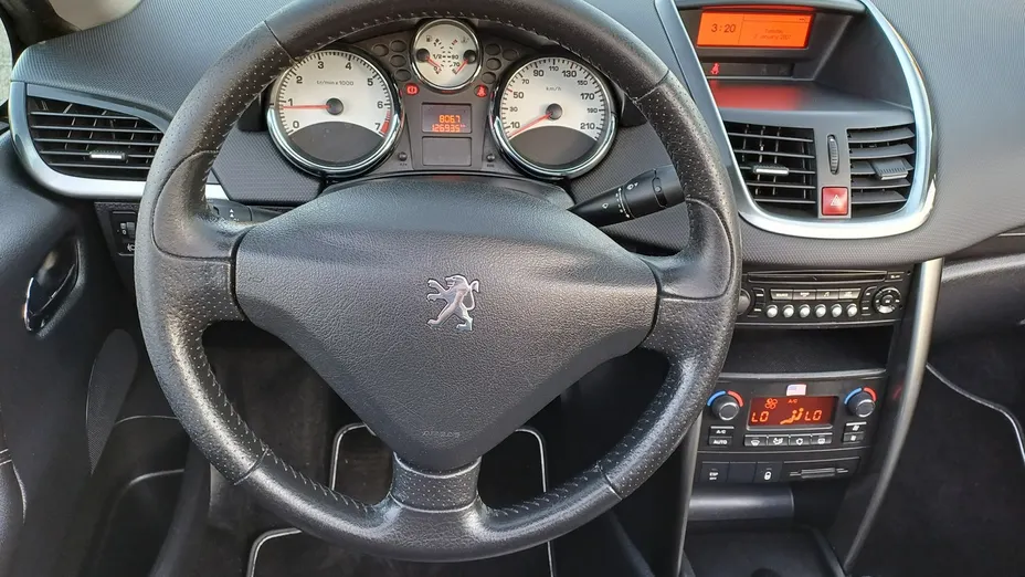 PEUGEOT 207 -