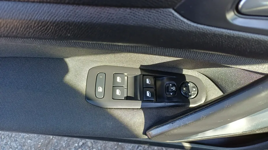 PEUGEOT 308 -