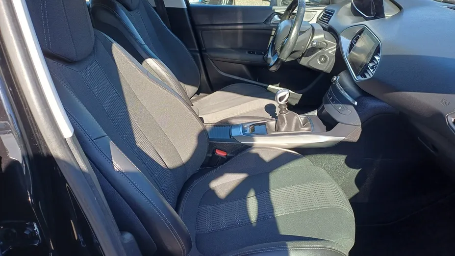 PEUGEOT 308 -