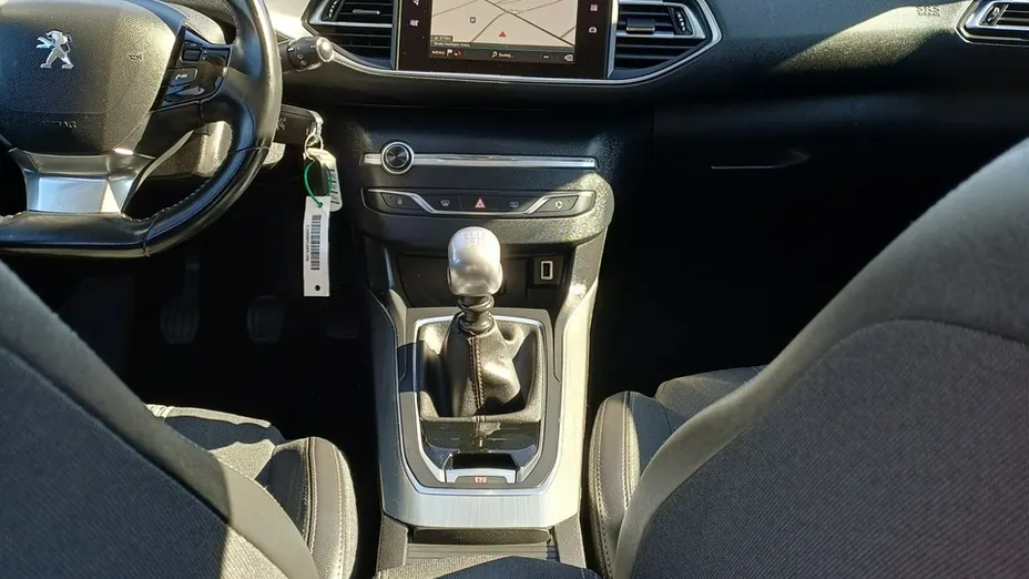 PEUGEOT 308 -