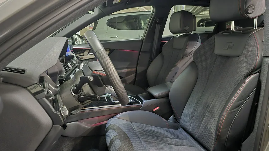 AUDI A4 -