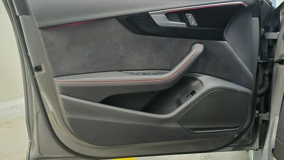 AUDI A4 -