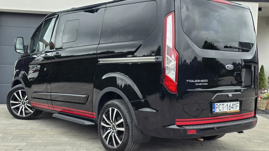 FORD Tourneo Custom -
