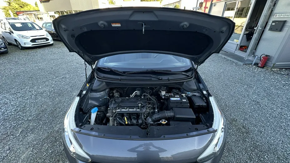 HYUNDAI i20 -