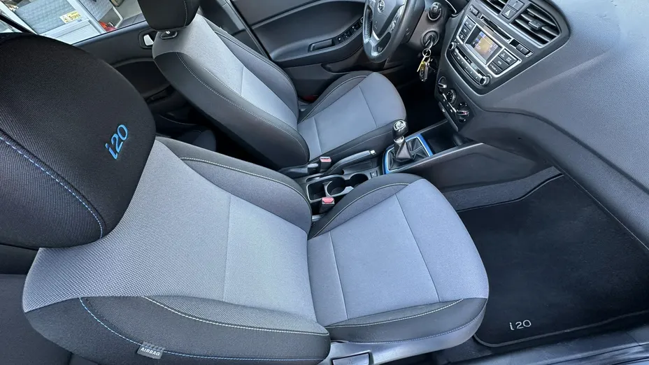 HYUNDAI i20 -