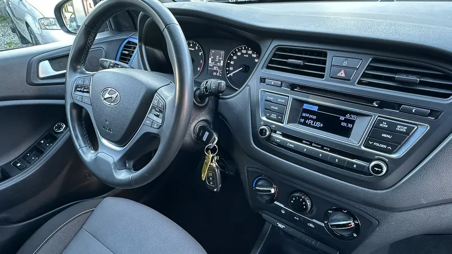 HYUNDAI i20 -