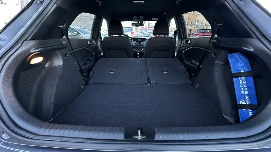 HYUNDAI i20 -