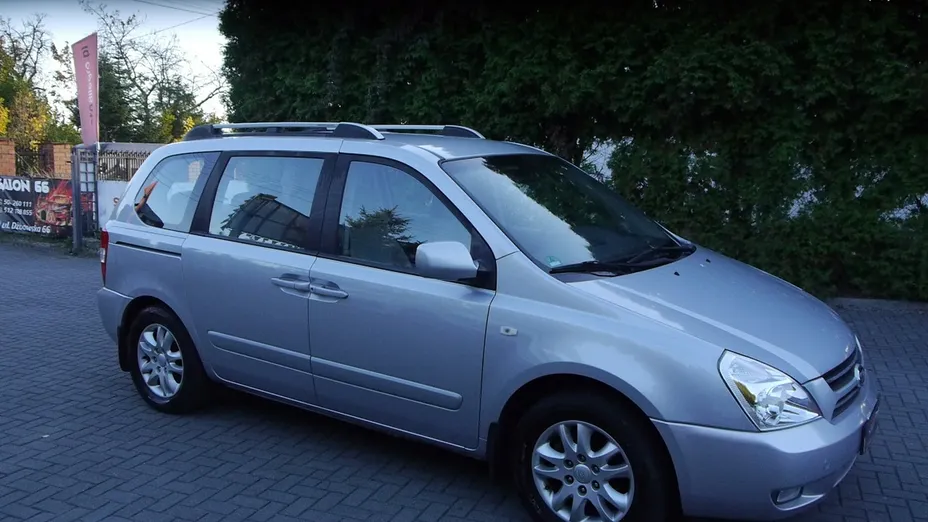 KIA Carnival -